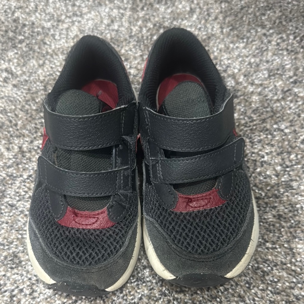 Nike Black and Red air max  Sneakers with Velcro Straps